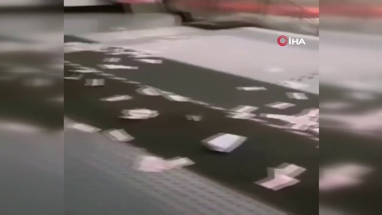 Çin'de metroda saçılan paralara "korona" korkusuyla kimse dokunamadı