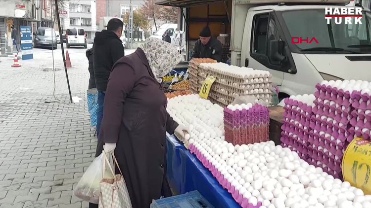 Esenyurt'ta 'Sosyal mesafesiz' semt pazarı
