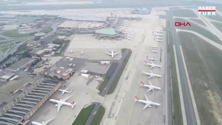 Atatür Havalimanı'nda bekleyen uçaklar havadan görüntülendi
