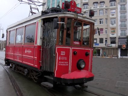 Nostaljik tramvay son seferini yapıyor