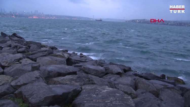 İstanbul'da fırtına etkili oluyor