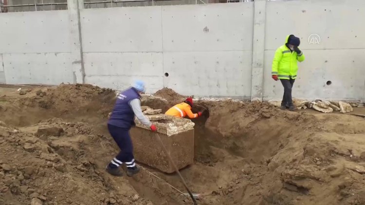 Silivri'de Roma dönemine ait olduğu düşünülen lahit bulundu