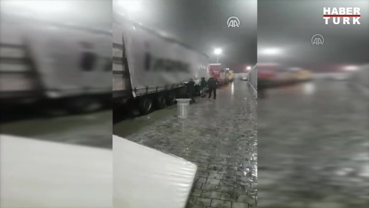 Tıbbi malzemeyi yurt dışına kaçırmak isterken yakalandılar