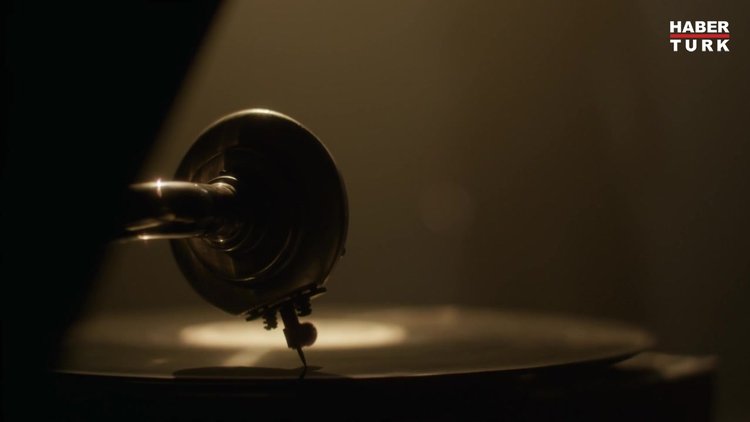 Emine Erdoğan'dan "Elbet bir gün buluşacağız" şarkısıyla "evde kal" mesajı