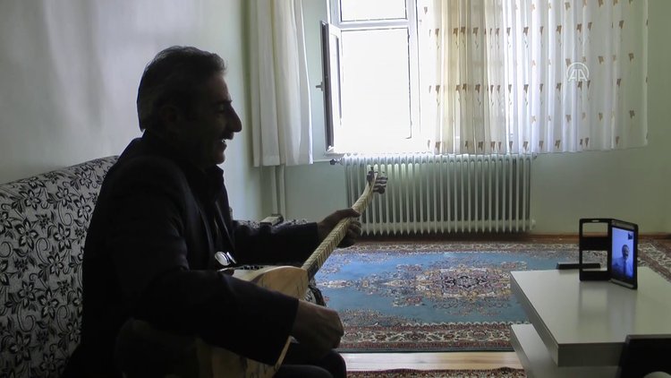 Halk ozanları aşıklık geleneğini sanal ortamda geleceğe taşıyor