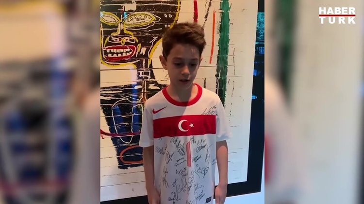 Cem Yılmaz'ın oğlu Kemal Yılmaz'dan 23 Nisan kutlaması