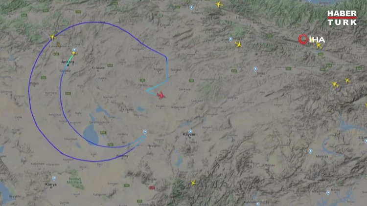 Türk Hava Yolları 23 Nisan'da gökyüzüne ay-yıldız çizdi