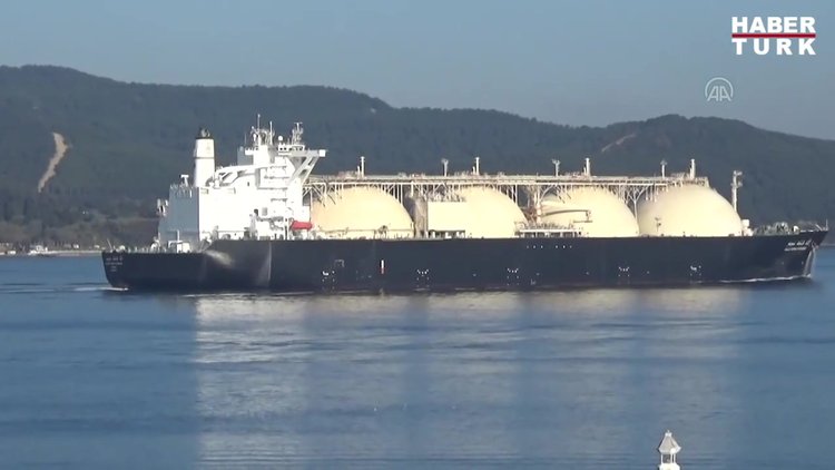 LNG tankeri Çanakkale Boğazı'ndan geçti