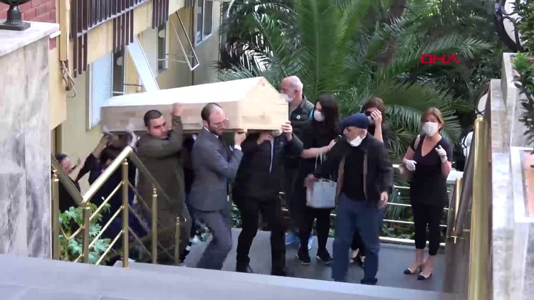 Nur Yerlitaş'ın cenazesi evden çıkarıldı