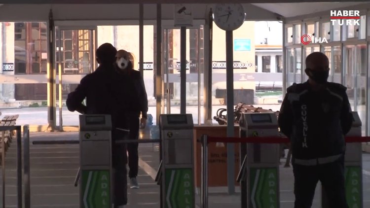 Adalar'da vapur seferleri kontrollü olarak yapılmaya başlandı