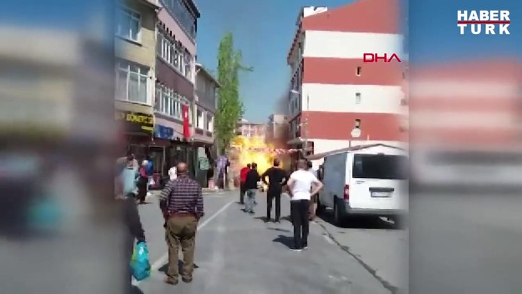 Beylikdüzü'nde doğalgaz borusu patladı, alevler metrelerce yükseldi