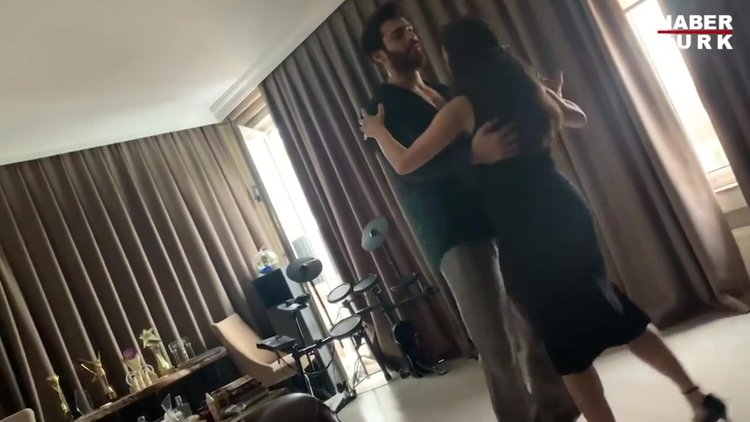 Can Yaman ile annesinden tango şov!