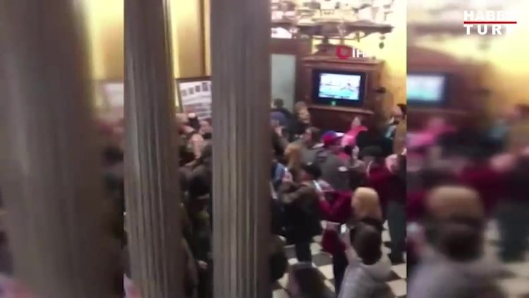 ABD'de karantina karşıtı silahlı protestocular, Michigan Eyaleti Meclis binasını bastı