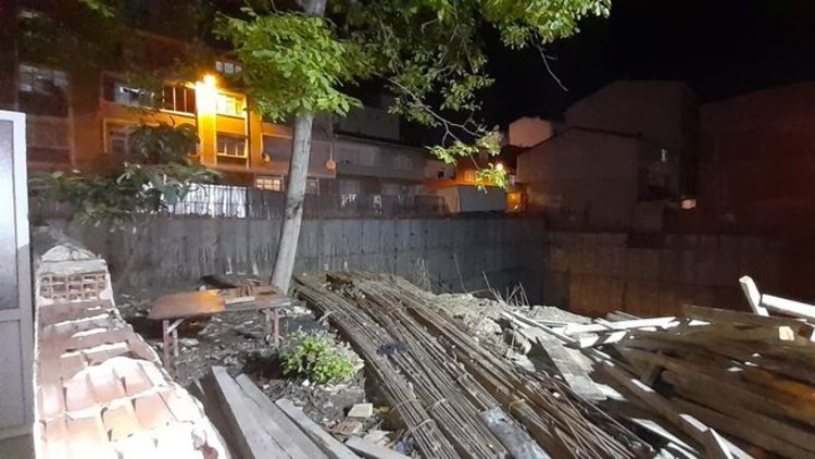 Esenler'de asfalt çatladı, istinat duvarı çöktü! O anlar kameraya yansıdı