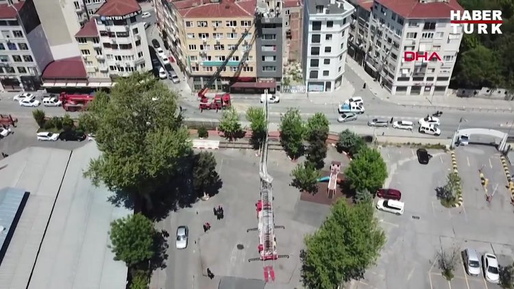 Kadıköy'de merdivenin kırılmasıyla yaralanan itfaiyeci hayatını kaybetti