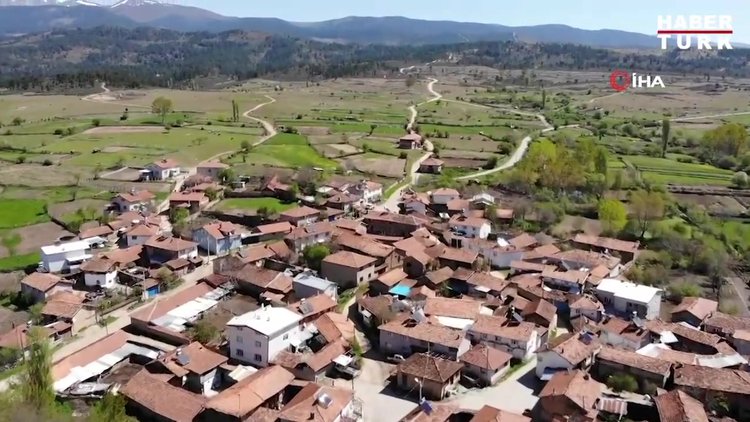 Sırlarla dolu köy evindeki şekillerin gizemi çözülemiyor