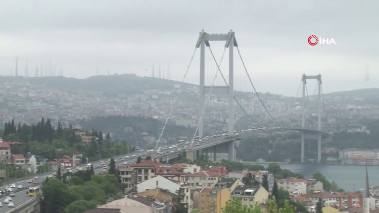 Sokağa çıkma kısıtlaması öncesi 15 Temmuz Şehitler Köprüsü'nde trafik böyle görüntülendi