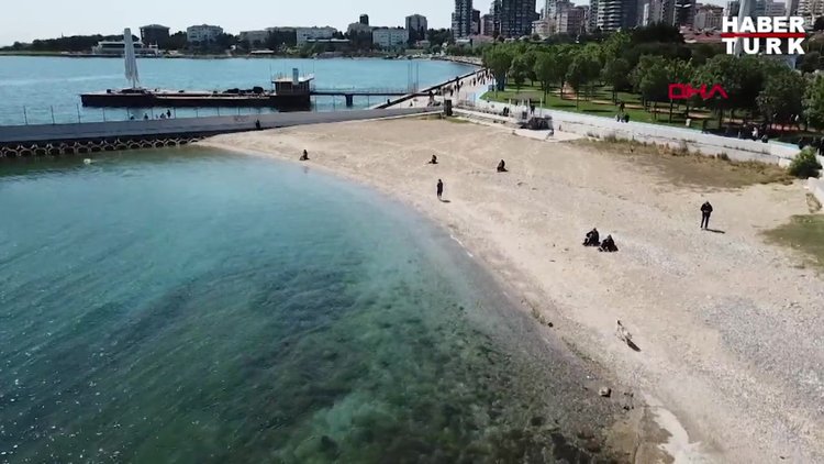 Caddebostan Sahili'nde 65 yaş üstü vatandaş denize girdi