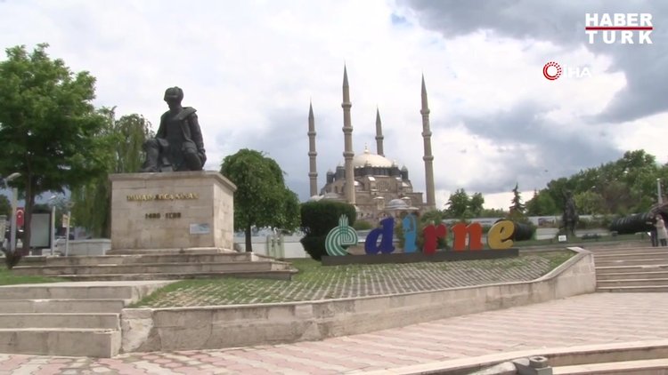 Aylar sonra Selimiye'de ilk Cuma Namazı