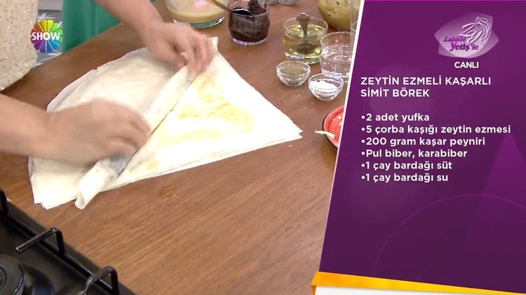 Zeytin ezmeli simit börek