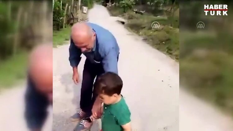 Küçük Eymen'in 1,5 metrelik yılanla oyunu kameraya yansıdı