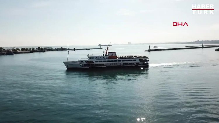 Vapur ve teknelerde dikkat çeken kalabalık