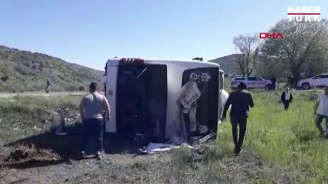 Erzincan Sivas Karayolunda Otobus Devrildi 1 Agir 19 Yarali