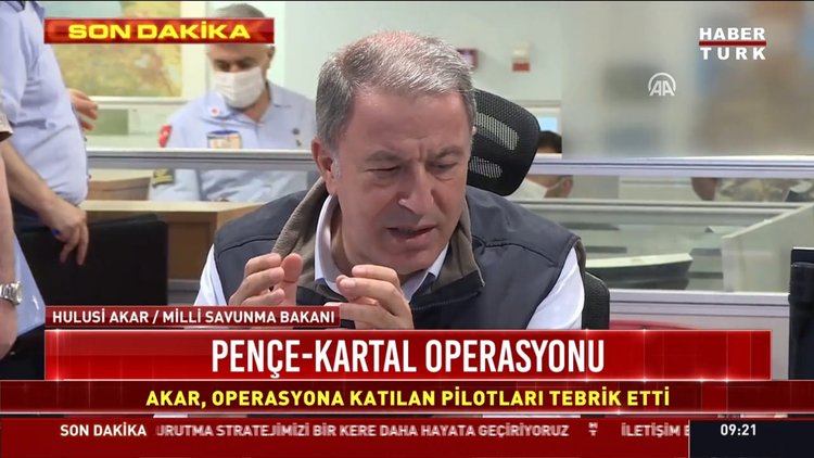 SON DAKİKA! Milli Savunma Bakanı Akar'dan  Pençe-Kartal Operasyonuna katılan pilotlara telsizden tebrik