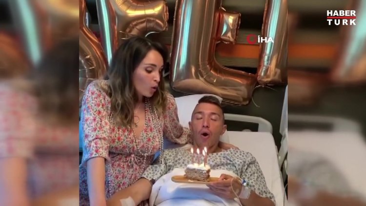 Muslera'ya hastanede doğum günü kutlaması