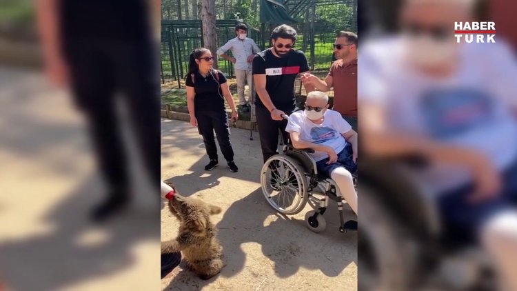 Mehmet Ali Erbil hayvanat bahçesinde