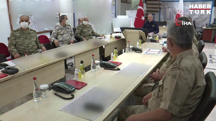 Bakan Akar ve TSK Komuta Kademesi'nin sınır bölgesindeki yoğun mesaisi