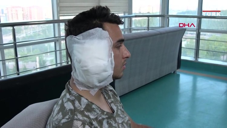 Postacının ısırılarak kopan kulağı yerine dikilemedi