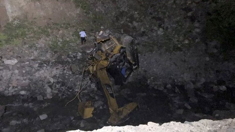 Gümüşhane'de yol yapımı sırasında heyelan: 2 ölü