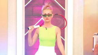 Takımlar serbest saç ve neon makyaj için yarıştı.