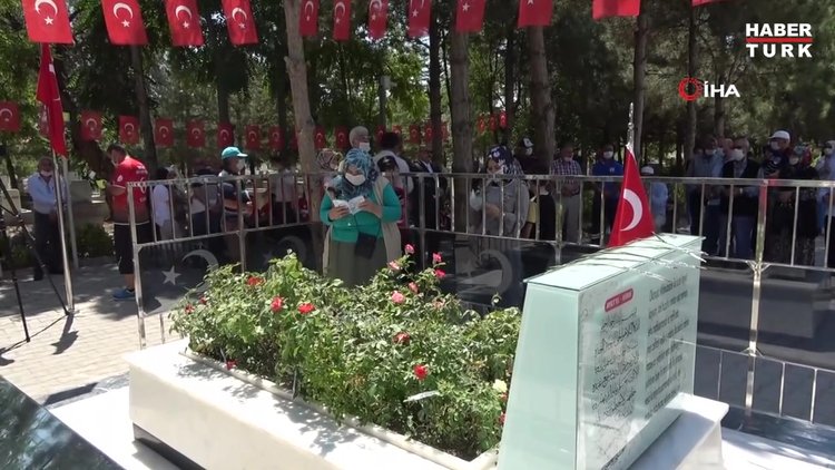 15 Temmuz kahramanı şehit Halisdemir'in kabrinde ziyaretçi yoğunluğu