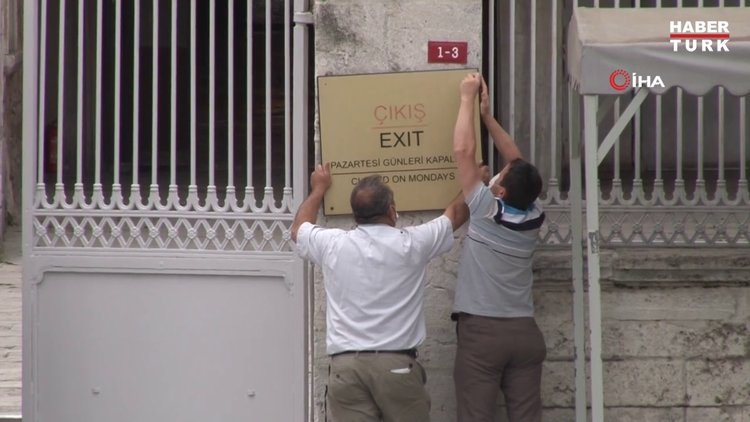 Ayasofya Camii'nde o tabelalar kaldırıldı