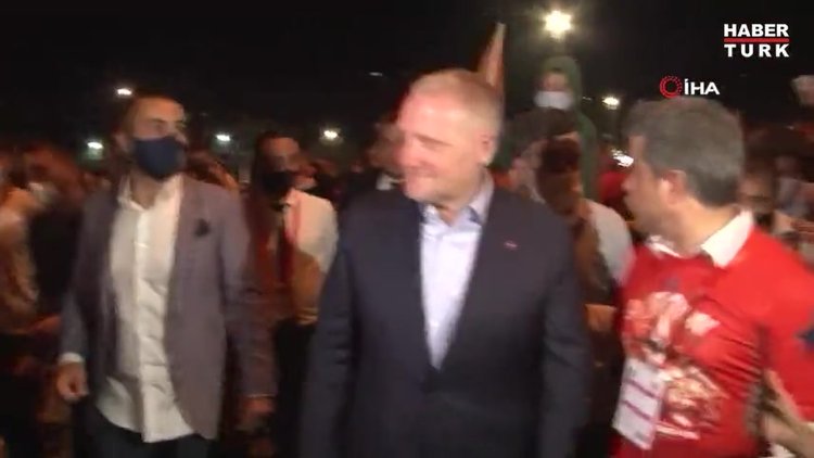 Gümüşdağ ve Buruk, şampiyonluğu taraftarla kutladı