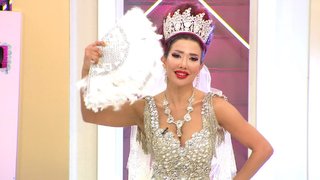 Takımlar Roman gelini saçı ve makyajı yapmak için yarıştı.