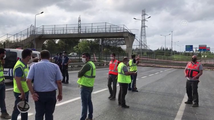 Eyüpsultan Kaymakamı Kara, çöken üst geçitte incelemelerde bulundu