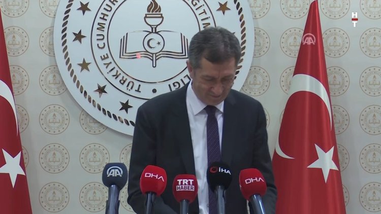 Bakan Selçuk açıkladı: Okullar 1 ay ertelendi