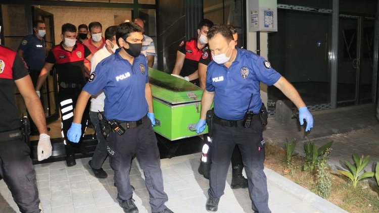 Hatay Vali Yardımcısı, annesi ve kardeşini öldürdü