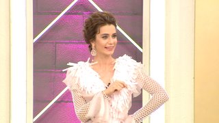 Takımlar serbest saç ve makyaj yapmak için yarıştı.