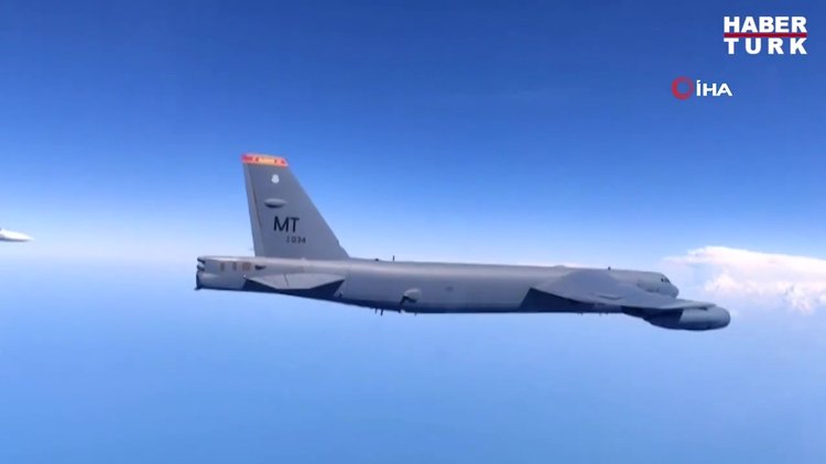 Rus savaş uçakları Karadeniz üzerinde ABD keşif uçağını önledi