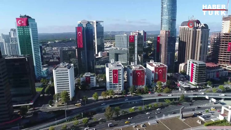 GÖKDELENLER DEV TÜRK BAYRAKLARIYLA DONATILDI