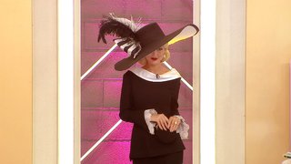 Takımlar dönem saçı ve makyajı yapmak için yarıştı.