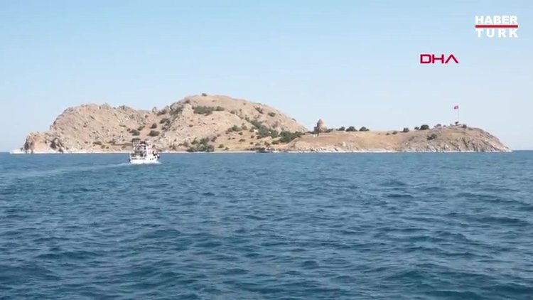 Akdamar Kilisesi'nde 8'inci ayin koronavirüs tedbirleri altında yapılıyor