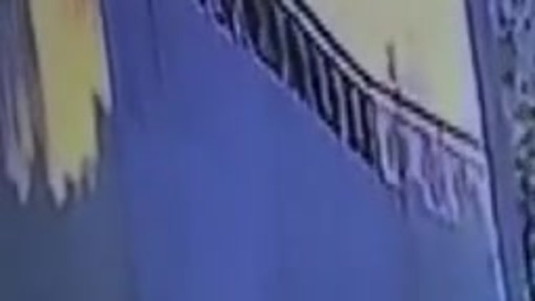 Minibüs altında kalarak ölen turistin kimliği bilekliğinden belirlendi