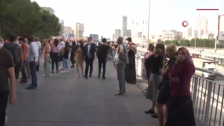 Beylikdüzü'nde AVM'de korkutan yangın