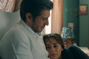Burcu Güneş / Kanadım Değdi Sevdaya