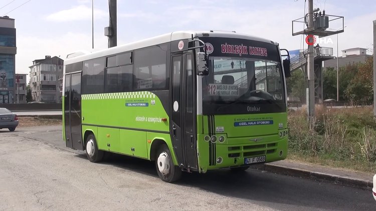 Yanına oturmasına izin vermeyen otobüs şoförünü boynundan bıçakladılar